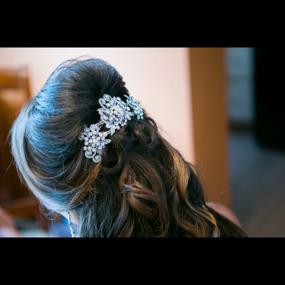 Iridescent hair clip